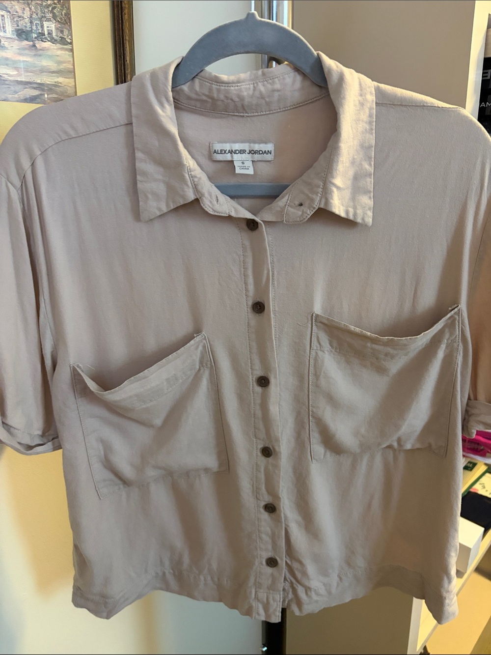 Women’s Short-Sleeve Button-Up Shirt in Beige
